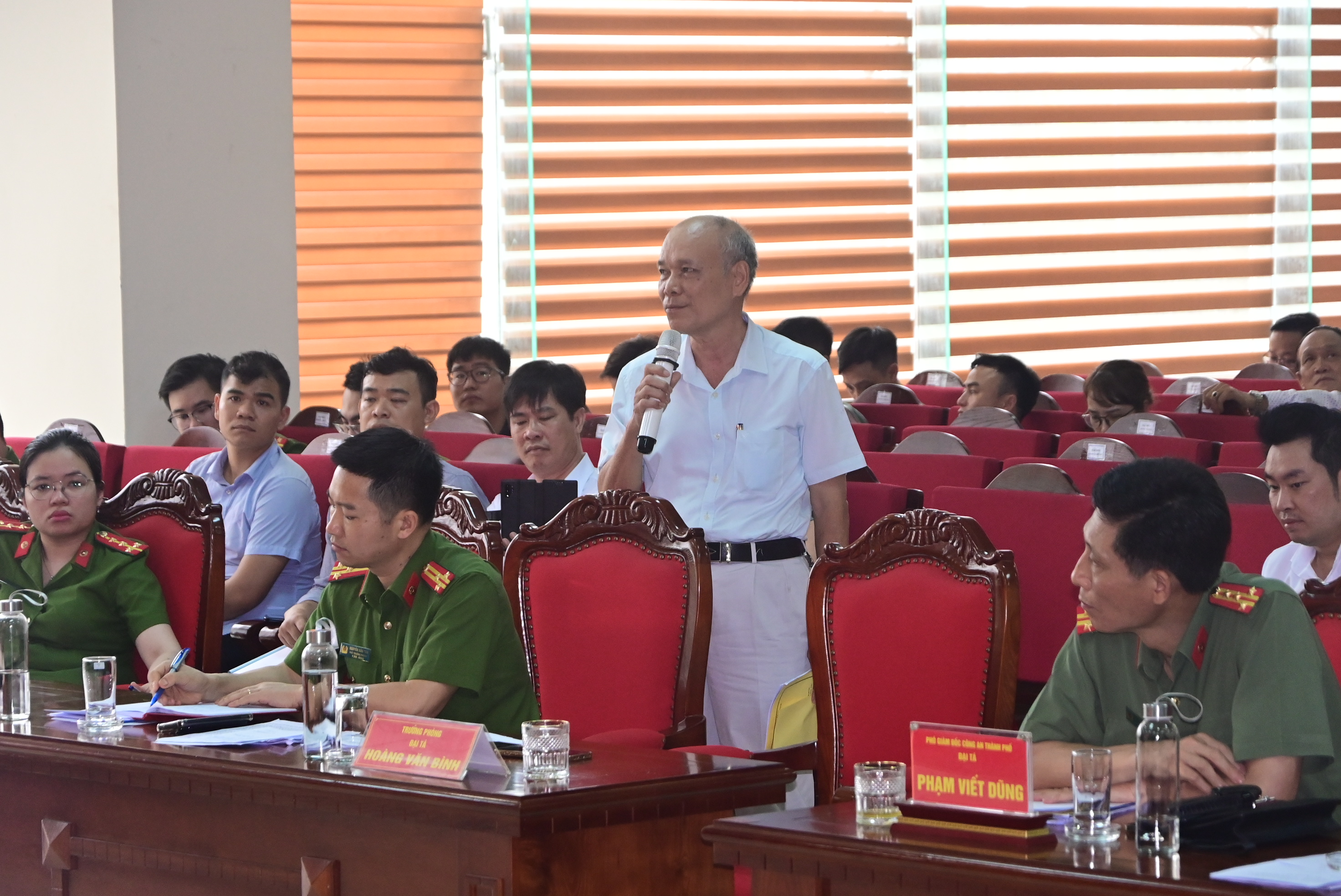 Phòng Cảnh sát PCCC và CNCH: Tổ chức hội nghị tiếp tục tháo gỡ khó khăn vướng mắc đối với gần 100 doanh nghiệp tư vấn thiết kế, kinh doanh dịch vụ, lắp đặt thiết bị PCCC